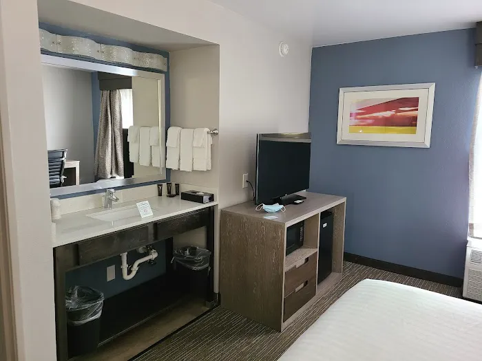 Wingate by Wyndham Louisville Fair and Expo 4