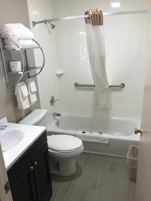 DuPont Suites 4