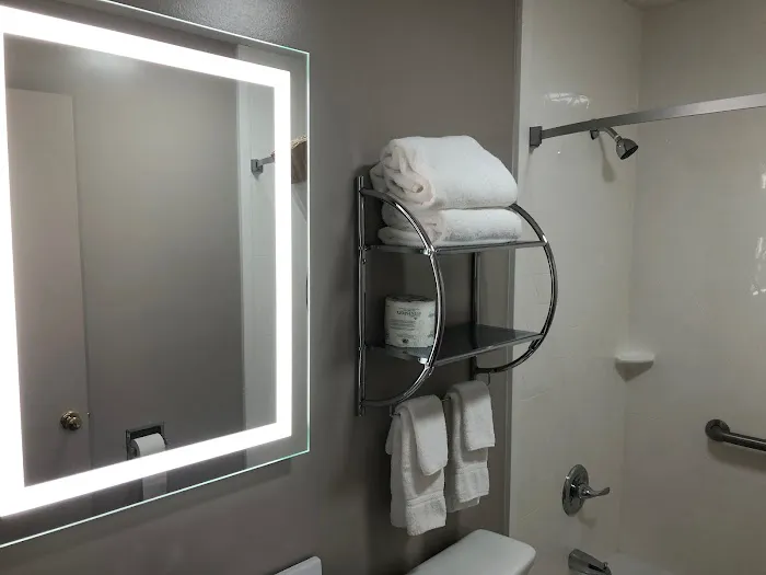 DuPont Suites 4
