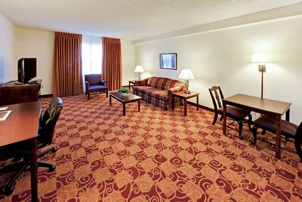 Hawthorn Suites by Wyndham Louisville East 4