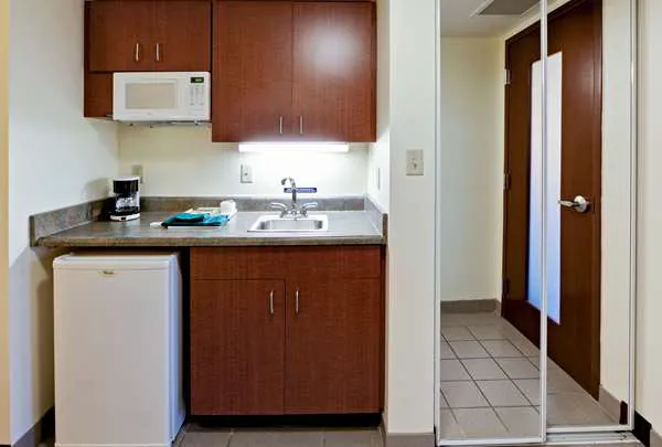 Hawthorn Suites by Wyndham Louisville East 4