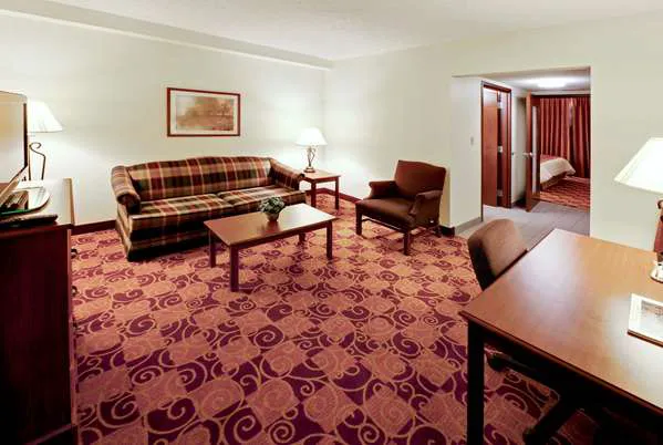 Hawthorn Suites by Wyndham Louisville East 4