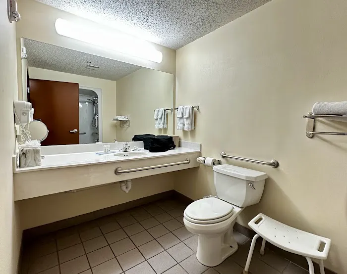 Hawthorn Suites by Wyndham Louisville East 4