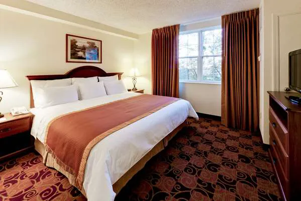 Hawthorn Suites by Wyndham Louisville East 4