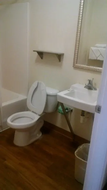 InTown Suites Extended Stay Louisville KY - Wattbourne Lane 4