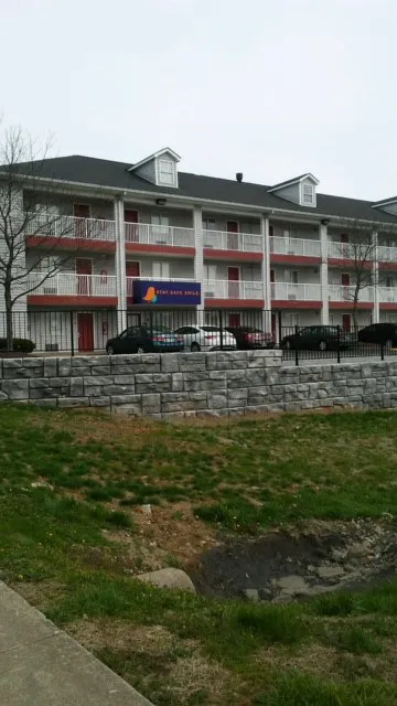 InTown Suites Extended Stay Louisville KY - Wattbourne Lane 4