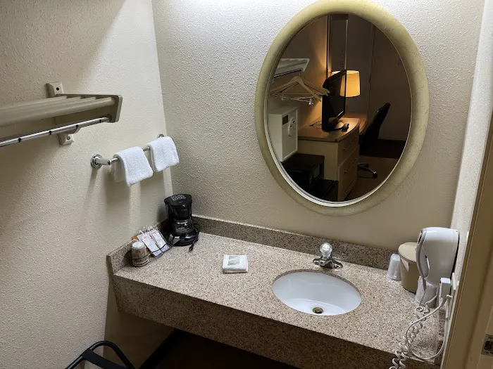 Red Roof Inn Louisville East - Hurstbourne 4