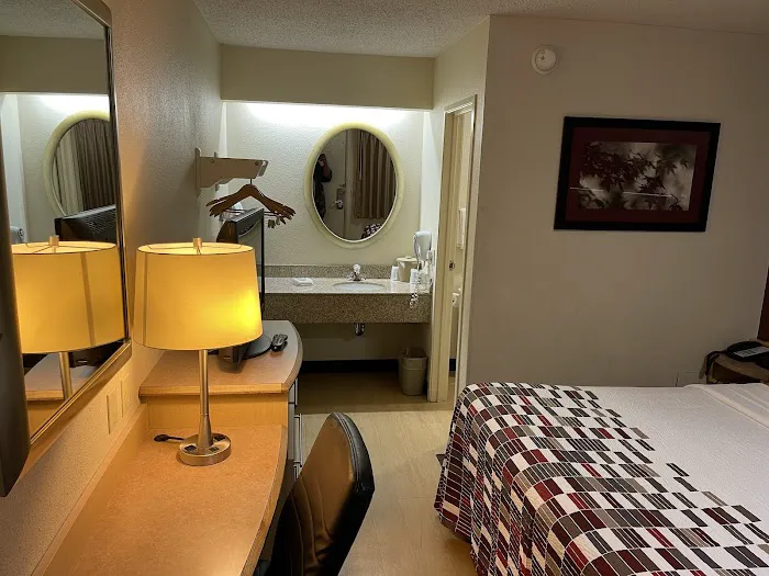 Red Roof Inn Louisville East - Hurstbourne 4