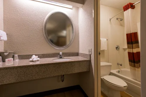 Red Roof Inn Louisville East - Hurstbourne 4