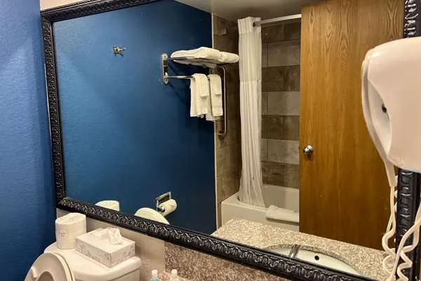 Quality Inn & Suites Louisville East 4