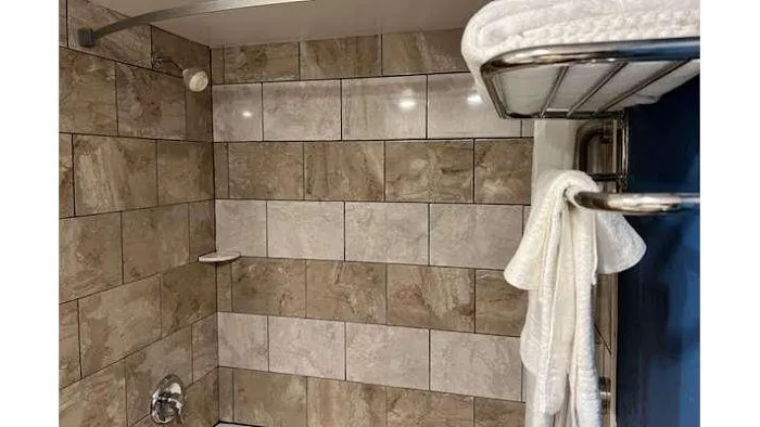 Quality Inn & Suites Louisville East 4
