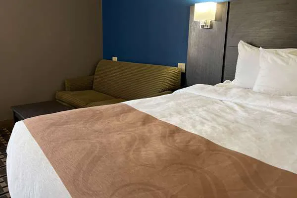 Quality Inn & Suites Louisville East 4