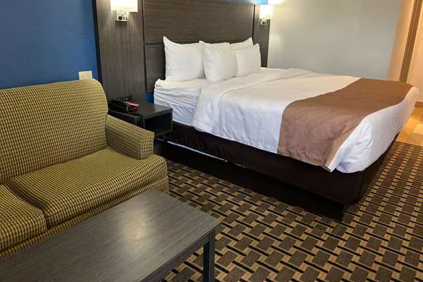 Quality Inn & Suites Louisville East 4