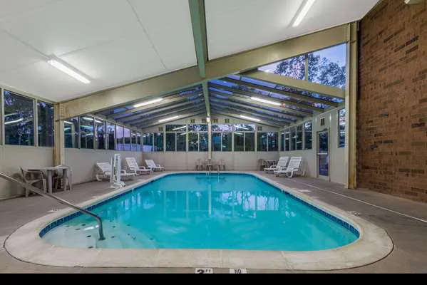 Days Inn by Wyndham Hurstbourne 4
