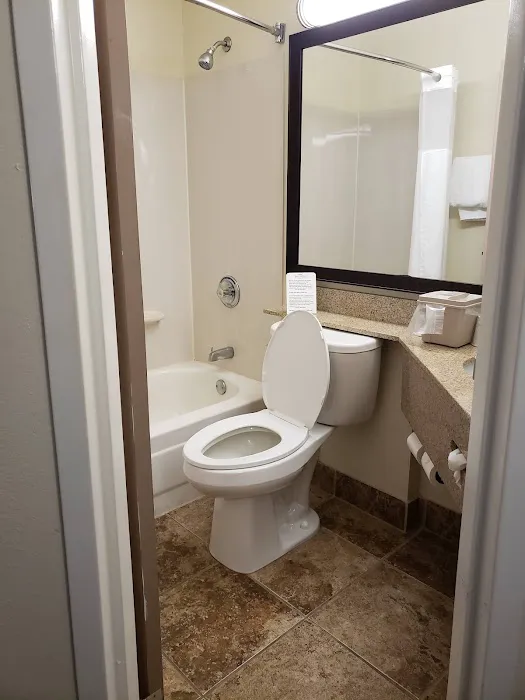 Baymont by Wyndham Louisville East 4