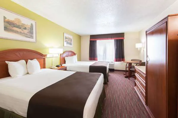 Baymont by Wyndham Louisville East 4