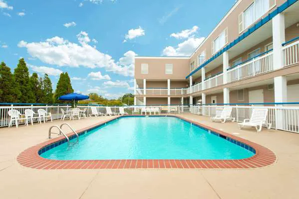 Baymont by Wyndham Louisville East 4
