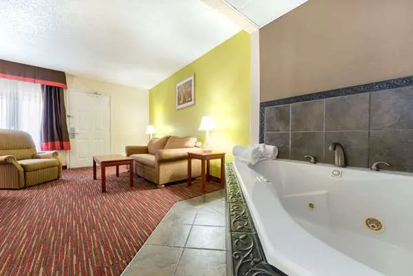 Baymont by Wyndham Louisville East 4