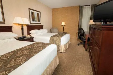 Drury Inn & Suites Louisville East 4
