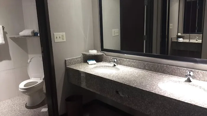 Drury Inn & Suites Louisville East 4