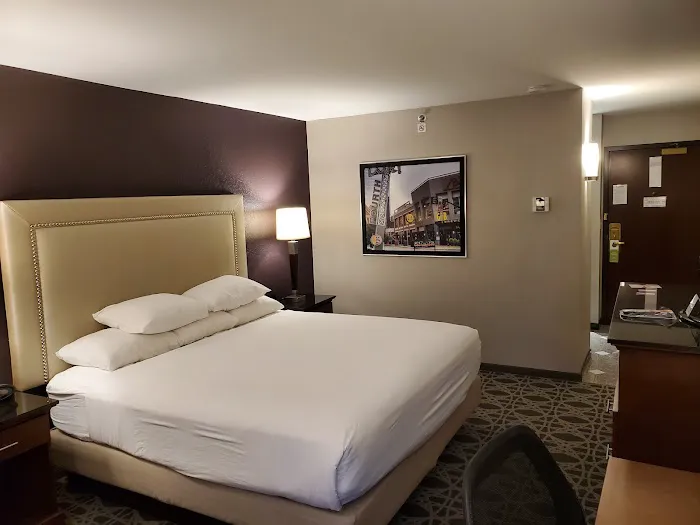 Drury Inn & Suites Louisville East 4