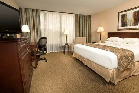 Drury Inn & Suites Louisville East 4
