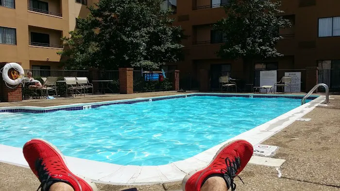 Courtyard Louisville East 4