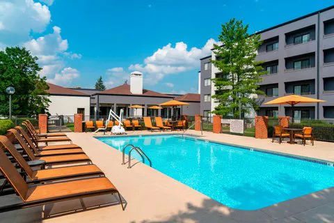 Courtyard Louisville East 4