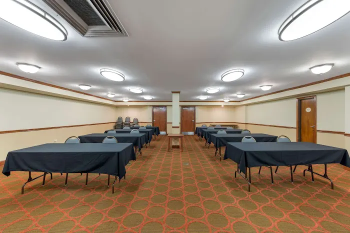 Best Western Louisville East Inn & Suites 4