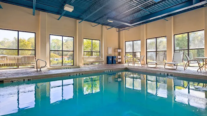 Best Western Louisville East Inn & Suites 4