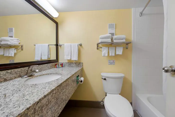Best Western Louisville East Inn & Suites 4