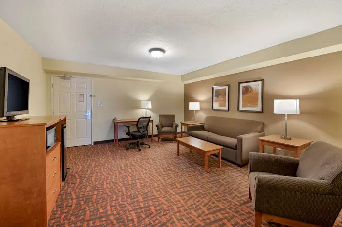 Best Western Louisville East Inn & Suites 4
