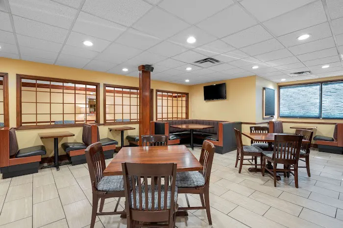 Best Western Louisville East Inn & Suites 4