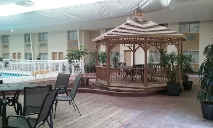 Ramada Plaza by Wyndham Louisville Hotel & Conference Center 4