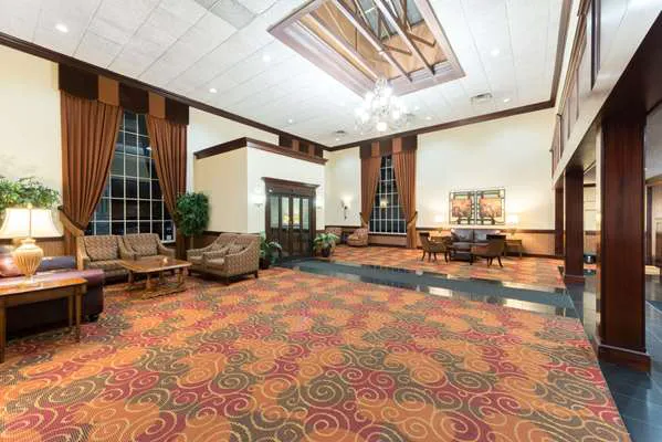 Ramada Plaza by Wyndham Louisville Hotel & Conference Center 4