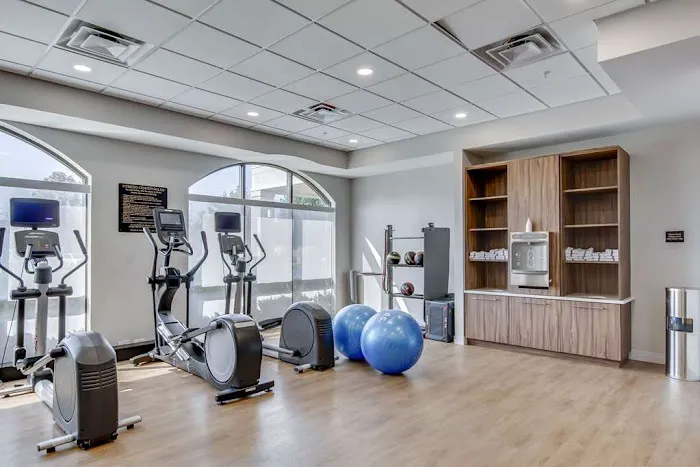 Embassy Suites by Hilton Louisville East 4