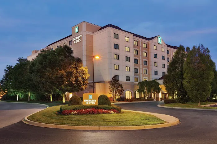 Embassy Suites by Hilton Louisville East 4