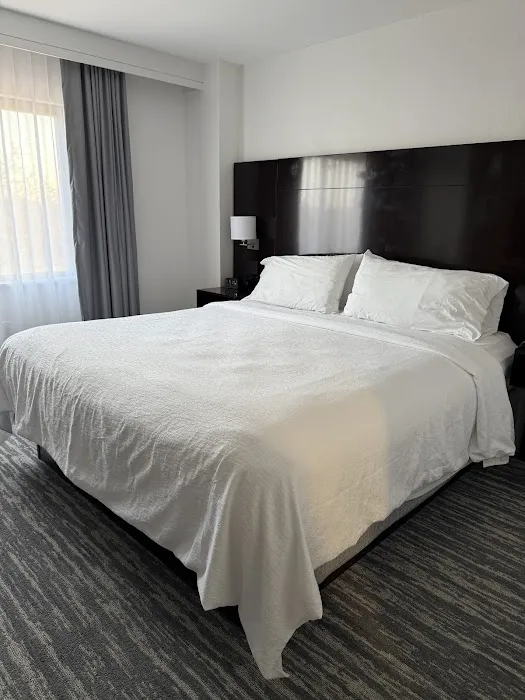 Embassy Suites by Hilton Louisville East 4