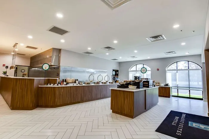 Embassy Suites by Hilton Louisville East 4