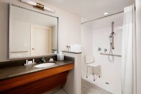 Fairfield Inn & Suites Louisville Northeast 4