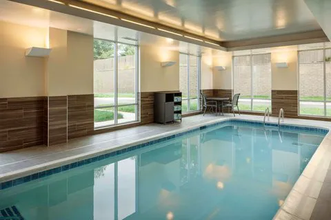 Fairfield Inn & Suites Louisville Northeast 4