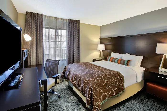Staybridge Suites Louisville-East by IHG 4