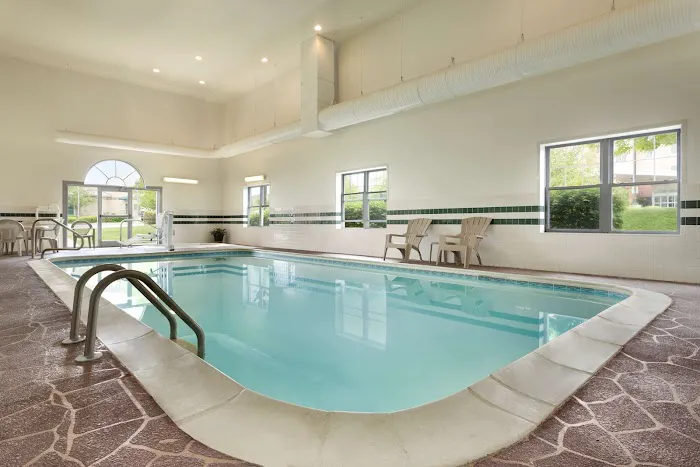 Country Inn & Suites by Radisson, Louisville East, KY 4