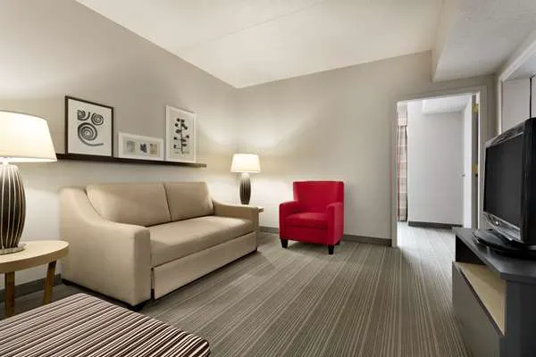 Country Inn & Suites by Radisson, Louisville East, KY 4