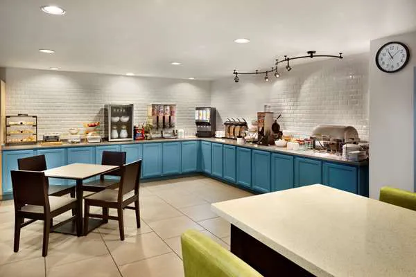 Country Inn & Suites by Radisson, Louisville East, KY 4
