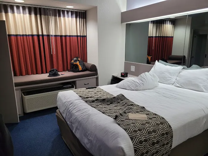 Microtel Inn & Suites by Wyndham Louisville East 4