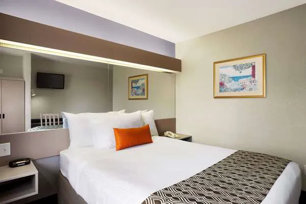 Microtel Inn & Suites by Wyndham Louisville East 4
