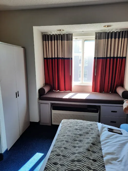 Microtel Inn & Suites by Wyndham Louisville East 4