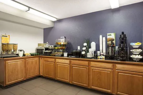 Microtel Inn & Suites by Wyndham Louisville East 4