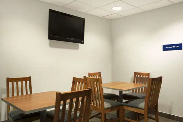 Microtel Inn & Suites by Wyndham Louisville East 4